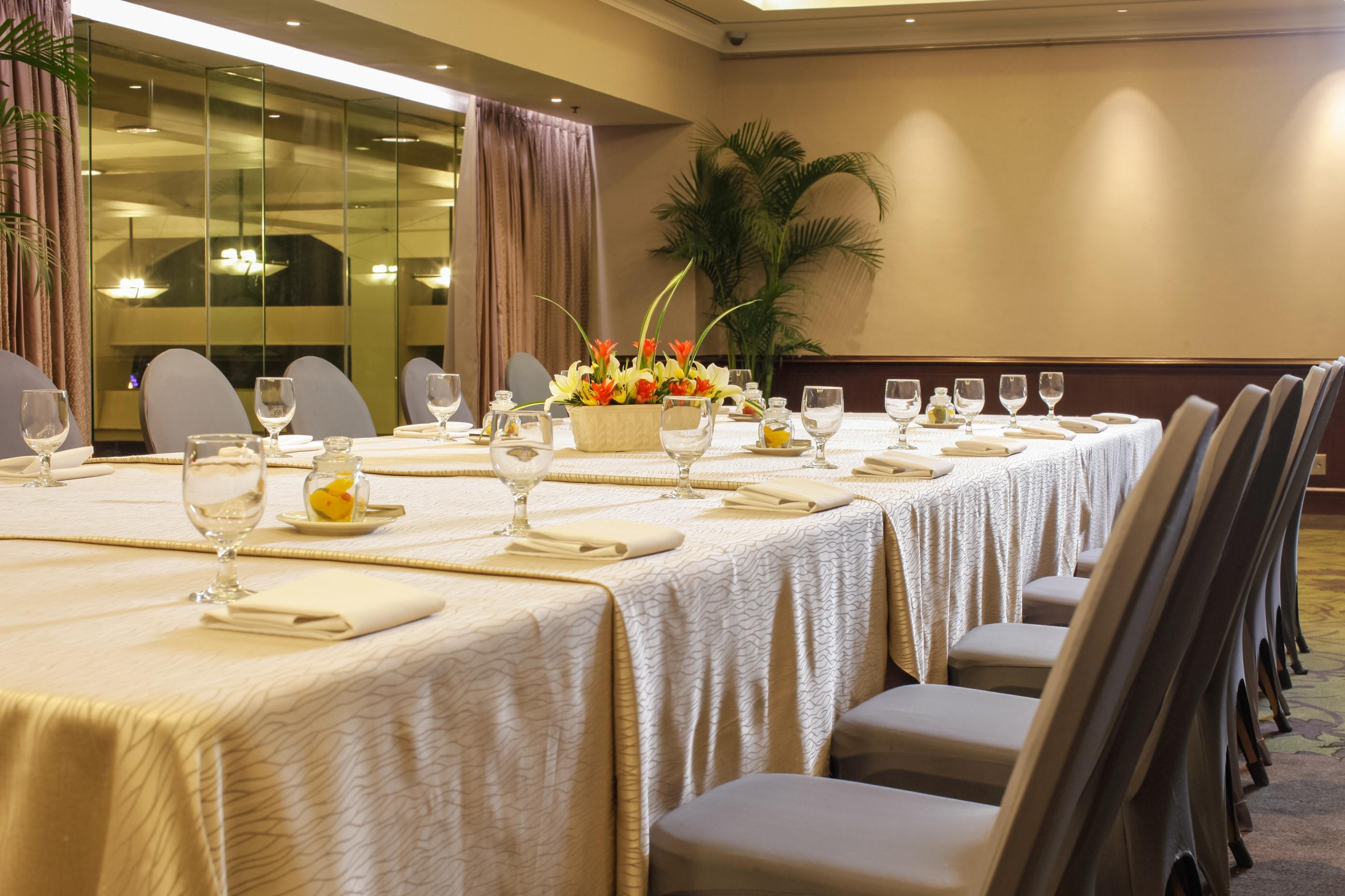 Diamond Hotel Philippines Μανίλα Εξωτερικό φωτογραφία